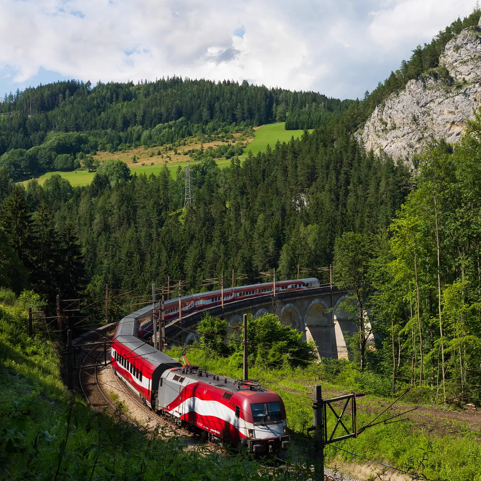 Railjet auf dem Kalte-Rinne-Viadukt der Semmeringbahn