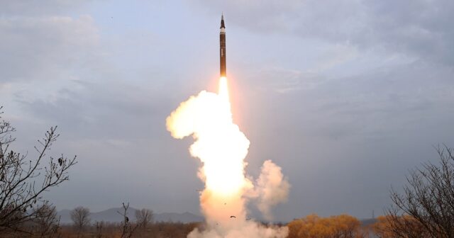 Nordkorea feuert mutmaßliche Interkontinentalraketen mit großer Reichweite in Richtung Meer ab, sagt Südkorea

