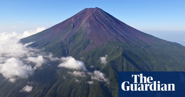 Nach dem schwülen japanischen Sommer ist der Berg Fuji zum längsten seit Beginn der Aufzeichnungen schneefrei

