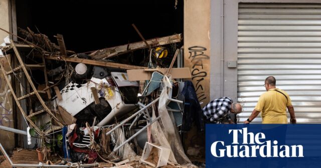 „Machtlose“ Bewohner von Utiel räumen nach den schlimmsten Überschwemmungen in Spanien seit Jahrzehnten weiter auf – Video

