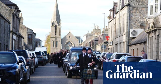 Trauernde verabschieden sich bei seiner Beerdigung vom „politischen Giganten“ Alex Salmond

