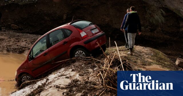 Mehrere Menschen werden vermisst, nachdem sintflutartige Regenfälle zu Sturzfluten in Spanien geführt haben

