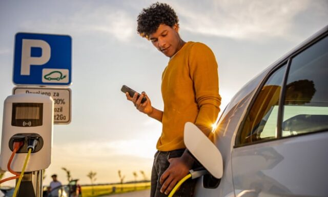 Behalten Sie die Kontrolle: Warum Sie mit einem Plug-in-Hybrid länger unterwegs sein können

