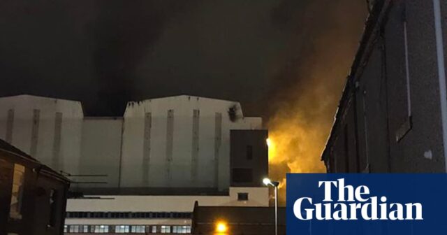 Bei einem Brand in einer Atom-U-Boot-Werft in Barrow-in-Furness bleiben zwei Menschen im Krankenhaus

