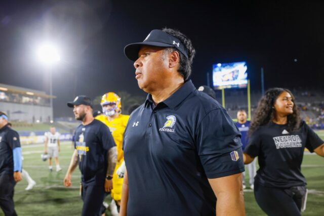 San Jose State sucht nach Antworten beim QB und darüber hinaus nach der deutlichen Niederlage gegen den Rivalen Fresno State

