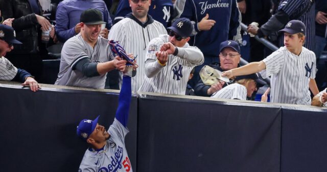 Yankees-Fan meldet sich zu Wort, nachdem er Mookie Betts den Ball aus dem Handschuh geklaut hat

