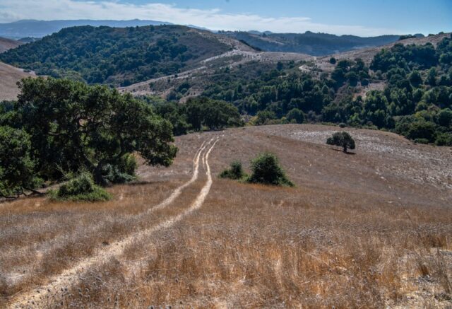 Umweltschützer kaufen einen Teil einer riesigen Ranch im Zentrum der Bergbaukontroverse im Santa Clara County

