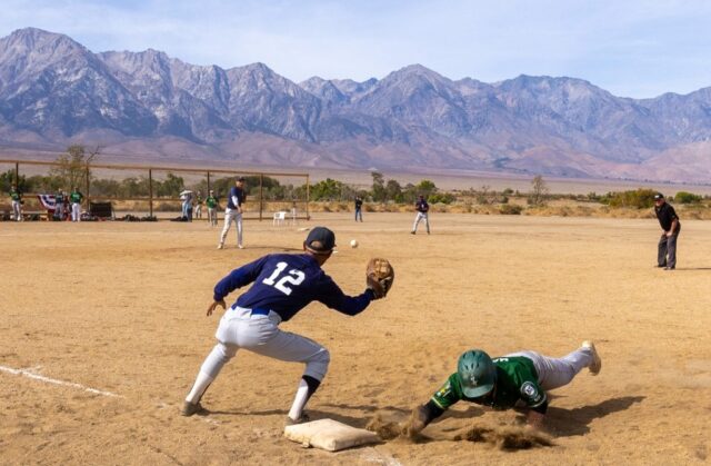 Als Shohei Ohtani im Mittelpunkt steht, erinnert er sich an Baseball im Manzanar-Gefangenenlager

