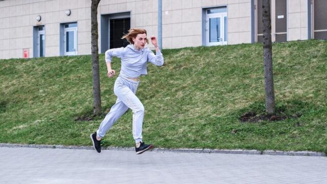 Sehen Sie toll aus und fühlen Sie sich entspannt in dieser Top-Jogginghose für Damen

