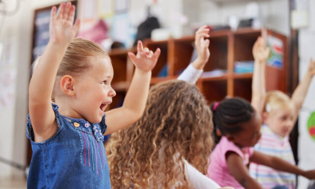 Für einige Familien in Washington werden die Kinderbetreuungszuschüsse ausgeweitet

