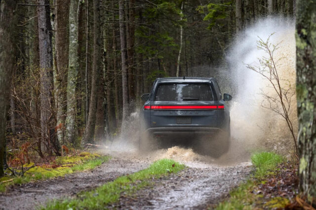 Berichten zufolge werden Fabrikarbeiter in Rivian bei der Arbeit schwer verletzt

