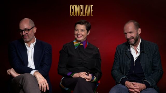 Ralph Fiennes und Isabella Rossellini über die subtile Komödie in ihrem neuen Vatikan-Thriller „Conclave“

