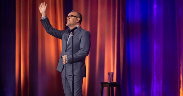 Tom Papa kommt in der neuen Sondersendung „Home Free“ klar über die Freude, ein leerer Nester zu sein.

