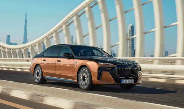 Die vollelektrische RWD-Limousine BMW i7 eDrive50 EV 2024

