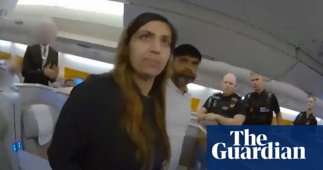 Das Filmmaterial zeigt die Festnahme der mutmaßlichen Mörder von Sara Sharif auf einem Flug aus Pakistan

