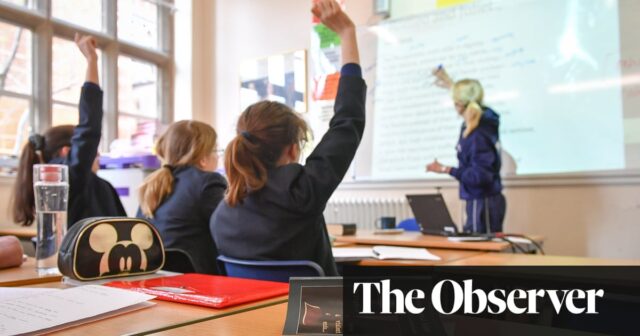 Britische Schulen erhöhen das Mutterschaftsgeld, um der Abwanderung von Lehrerinnen in den Dreißigern entgegenzuwirken

