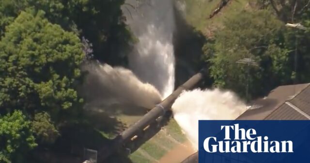 „Es kam direkt durch das Fenster“: Nach einem Rohrbruch strömt Wasser ins Haus in Sydney

