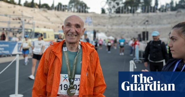 „Wir schaffen das alle“, sagt ein 88-jähriger Läufer nach dem 12. Athen-Marathon

