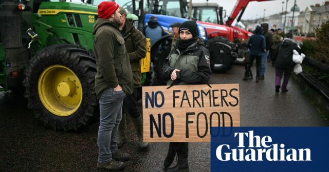 Keir Starmer verteidigt die Änderung der Erbschaftssteuer angesichts der Empörung der Landwirte

