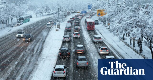 Vier Tote und Flüge gestrichen, da schwerer Schneefall Seoul bedeckt

