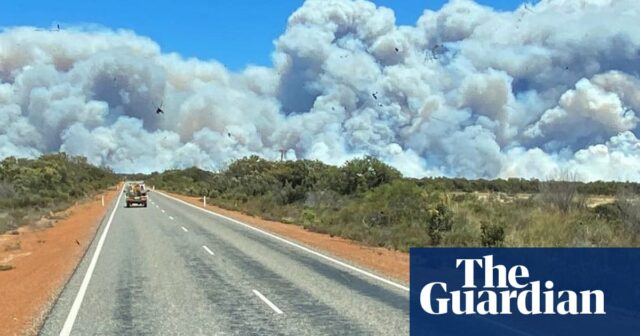 „Zum Gehen ist es zu spät“-Warnung an Anwohner, da Feuer an der Küste von Westaustralien die Evakuierungswege durchbricht

