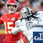 Die Chiefs sichern sich den Platz in den Playoffs, nachdem sie die Raiders mit einem verpatzten Schnappschuss in letzter Minute besiegt haben