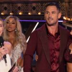 Julianne Hough flirtet während des „DWTS“-Finales mit Danny Amendola im Bett