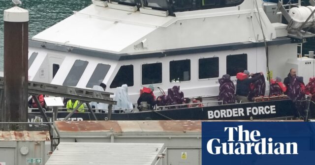 Neun Boote mit 572 Menschen an Bord wurden beim Überqueren des Ärmelkanals abgefangen

