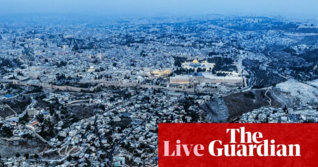 Israel behauptet, Projektil aus dem Jemen abgefangen zu haben, während Feuerwehrleute gegen die Flammen kämpfen – Krise im Nahen Osten live

