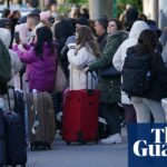 Hunderte Reisende strandeten, als der Flughafen Gatwick evakuiert wurde – Video