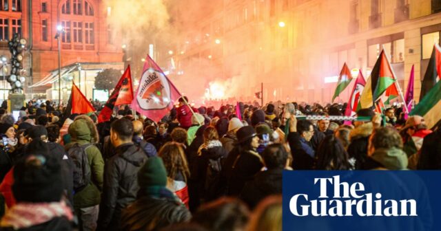 Pro-Palästina-Demonstranten marschieren in Paris vor dem Spiel Frankreich-Israel – Video

