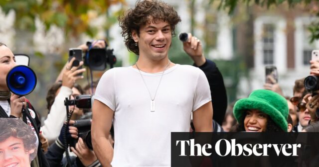 „Wir haben keine Toleranz für Hässlichkeit“: Doppelgänger von Harry Styles heben Londons Dunkelheit auf

