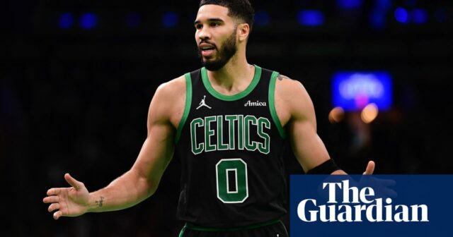 Tatum schießt 33 Punkte ein, als die Celtics die 15-Spiele-Serie der Cavs zur Saisoneröffnung brechen

