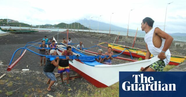 Zehntausende fliehen, als sich der Supertaifun Man-yi den Philippinen nähert

