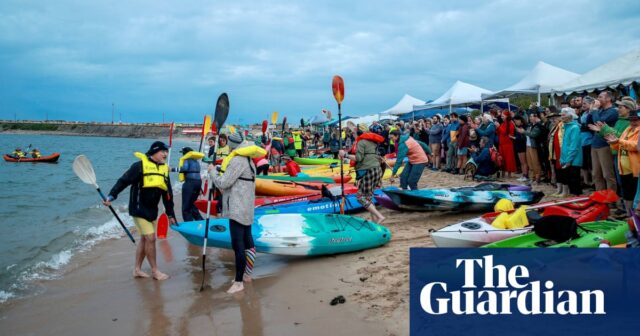 Rising Tide-Demonstranten lockern die Blockade des größten Kohlehafens der Welt, aber die Polizei von New South Wales bereitet sich auf Massenunruhen in Newcastle vor

