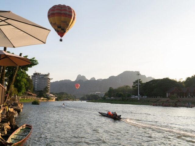 In Laos erschrecken Todesfälle durch Methanolvergiftung das Paradies für Rucksacktouristen

