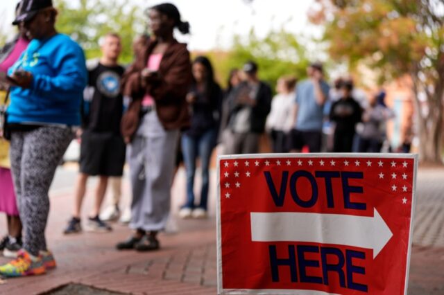 Der letzte Wahltag in den USA ist gekommen, nachdem bereits Dutzende Millionen Menschen abgestimmt haben

