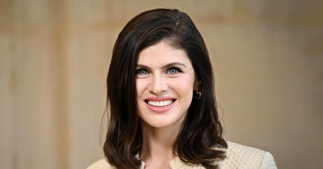 Alexandra Daddario posiert 6 Tage nach der Geburt in Unterwäsche für die Zeit nach der Geburt

