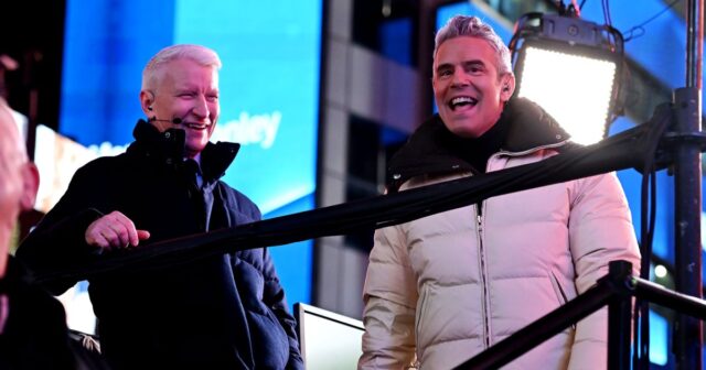 Momente der besten Freunde von Andy Cohen und Anderson Cooper im Laufe der Jahre

