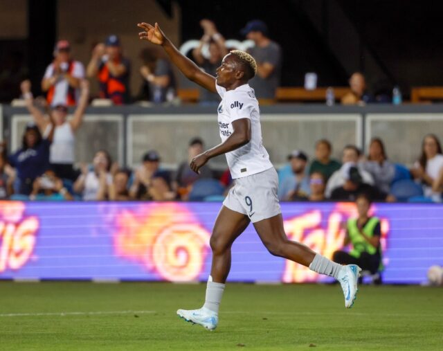 Playoff unentschieden! Kundananjis spektakulärer Doppelpack schickt Bay FC in die NWSL-Nachsaison

