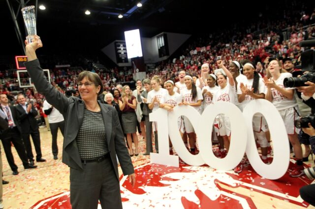 Fester Boden: Stanford wird die Basketball-Trainerlegende ehren, indem es den Maples Pavilion-Platz nach VanDerveer benennt

