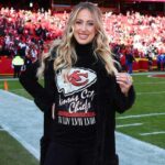 Die Chiefs vs. „Raiders“ von Brittany Mahomes enthält eigene Merchandise-Artikel