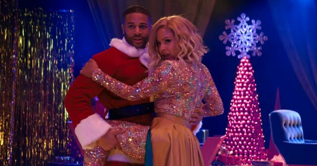 Christina Milian bricht Drag-Queen-Tanz „Meet Me Next Christmas“ zusammen

