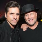 John Stamos trägt eine Glatze, um Dave Coulier bei der Krebsdiagnose zu unterstützen