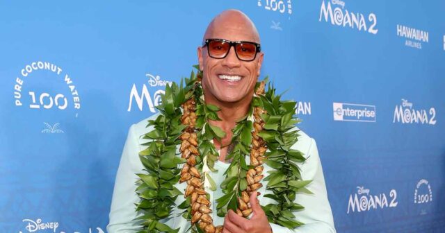 Dwayne Johnson enthüllt das Geheimnis der „vergrößerten“ Fotos von den Live-Dreharbeiten zu „Moana“.

