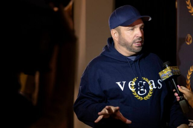 Garth Brooks teilt den Fans mit, dass er das Land möglicherweise verlassen wird

