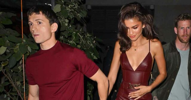 Zendaya fühlt sich neben ihrem Freund Tom Holland „seltsam wohl“.

