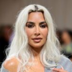 Kim Kardashians unverzichtbares InstaFacial in einer Flasche: Entdecken Sie Dr. Diamond's Metacine