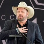 Garth Brooks tritt bei „Jimmy Kimmel Live“ inmitten eines Prozesses wegen sexueller Übergriffe auf