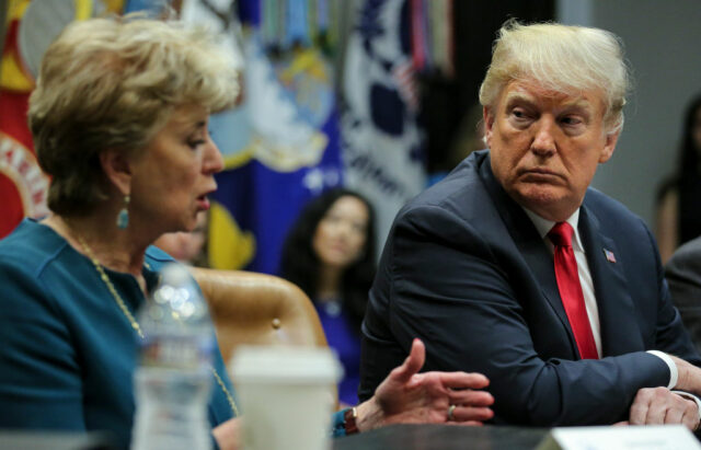 Trump ernennt die professionelle Wrestling-Mogulin Linda McMahon zur Bildungsministerin

